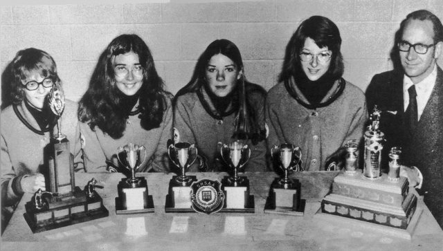 1972 Girls Brier<br>Curling Team<br>Provincial Champs<br>Debbie Hunter, Gillian Thompson,Colleen Rudd, Pat Crimp, Mr. Thiessen